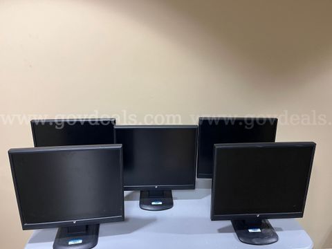 One Lot of (20) twenty V7 computer monitors