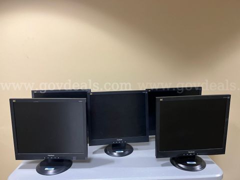 One Lot of (20) twenty ViewSonic Computer Monitors