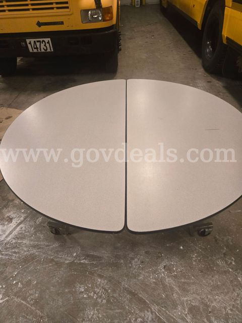 Cafeteria tables Lot 3 - 7 tables