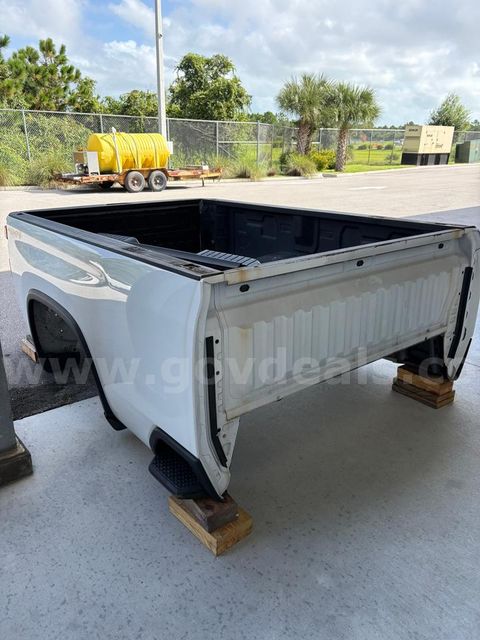 2022 Chevrolet Truck Bed and Bumper