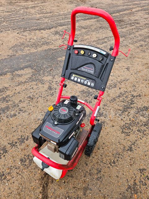 Used Predator, 2500psi, 2.4GPM, 4HP Gas Pressure Washer