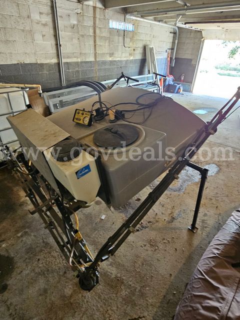 B&B Technologies, 160 Gal Sprayer, Truckster mount