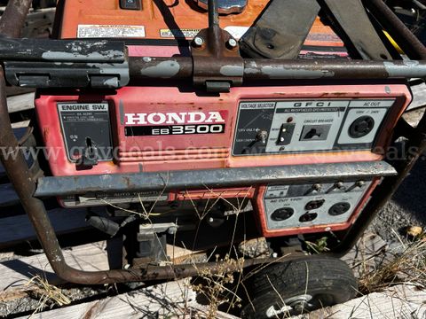 Honda EB3500X Portable Generator with 120/240V Voltage Selector