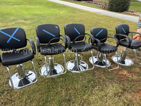 5 hydronic salon chairs- all have issues