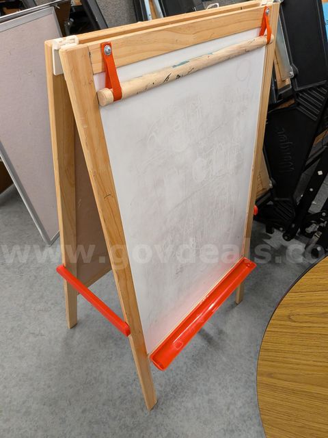 White board/chalkboard easel