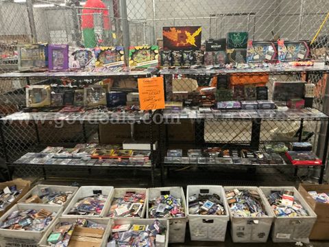 Collectibles: "Trading Cards" (OCT26-H060)