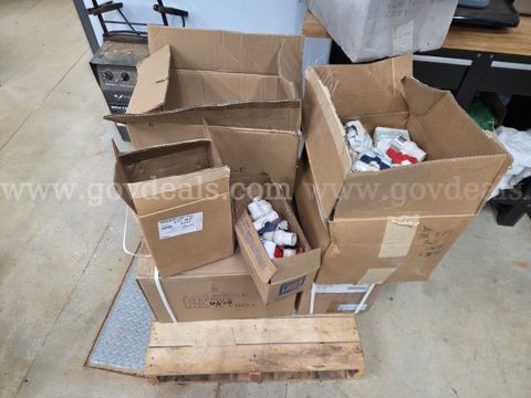 Lot of 457 New 3/4" Schedule 80 PVC Threaded Ball Valves