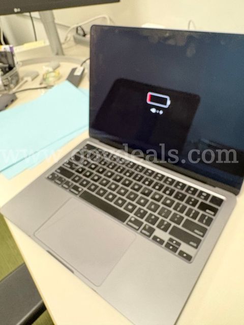 MacBook Pro (13-inch, M2, 2022)