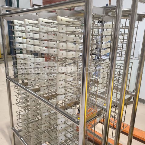 2 Metal Racks