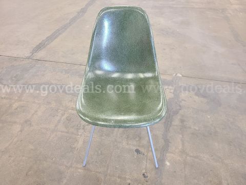 1 Retro Herman Miller Chair