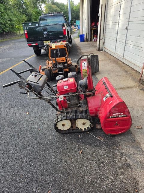 Honda Tracked Snowblower #2