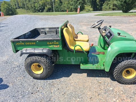 John Deere 4 x2 Turf Gator