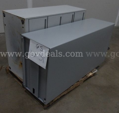 GS LOT 31 - 8 Metal Filing Cabinets