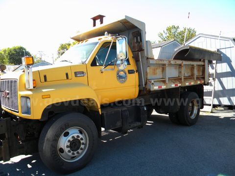 2002 GMC C7H042 Dump Truck With Snow Plow