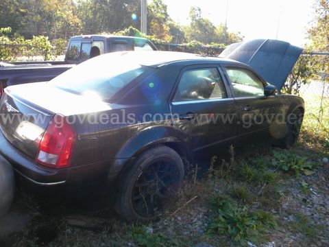 2005 Chrysler 300 4 Door Sunroof DVD player ***SEIZED VEHICLE***