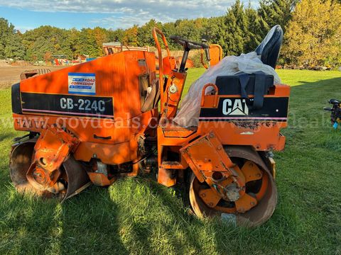 CAT CB224 roller
