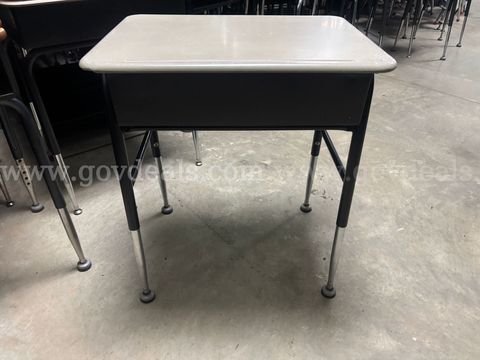 25 Student Desks