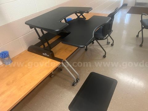 VERIDESK, ProPlus 30 sit-stand desk converter with Floor Mat