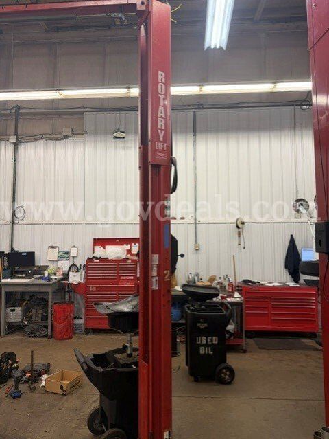 Rotary 2-post Vehicle Lift - 9,000 pound capacity