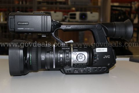 JVC ProHD 3CMOS GY-HM620U Handheld Camcorder