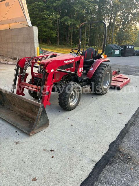2020 Mahindra 2638 HST Loader Tractor 4x4 w/ Brush Hog