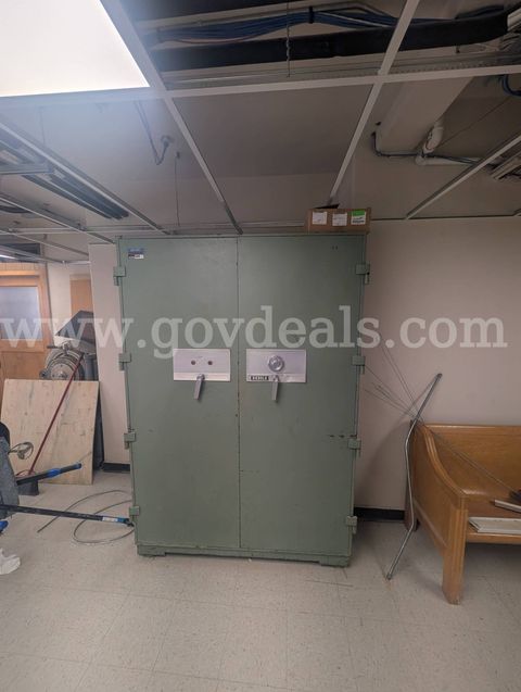 Diebold Heavy-Duty Data Safe – Approx. 4,000 Lbs. – Working Combination
