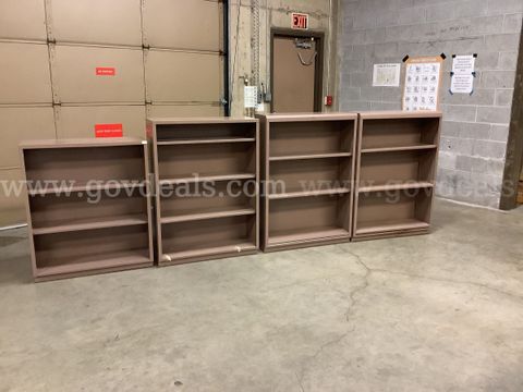 Lot of four shelving cabinets