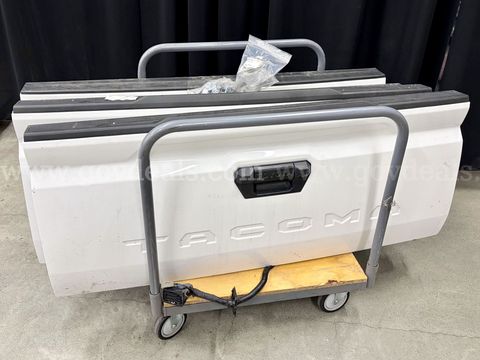 Lot of 4 Pickup Tailgates: Toyota (431-14)