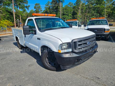2004 Ford F-350 SD XL 2WD 2-DR, 5.4L V8