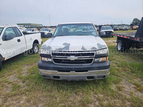 2006 Chevrolet Silverado 2500HD Work Truck 2WD 2-DR 6.0L V8