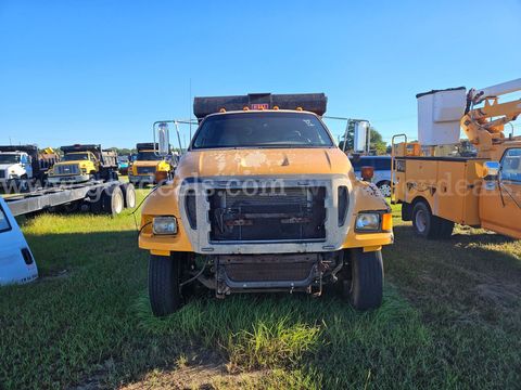 2006 Ford F-750 SuperCab 2WD DRW 7.2L L6 DIESEL