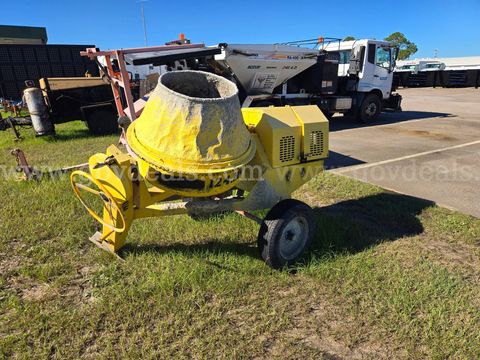 Stow Concrete Mixer