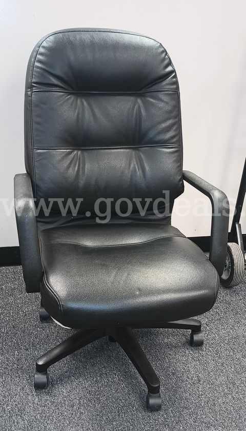 Rolling Vinyl Office Chair #2