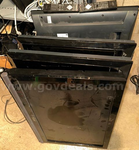 4 Vizio TV's - unknown condition, no accessories, visible damage, 2 remotes
