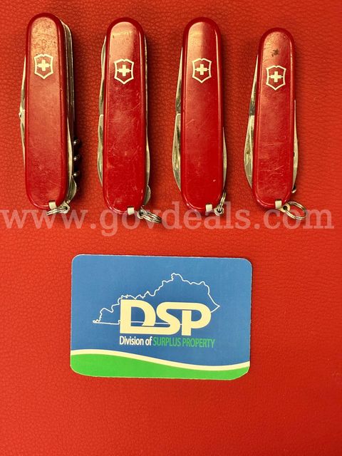 4 Victorinox Swiss Army Knives/PRE-OWNED/DS18820/100188/TSA