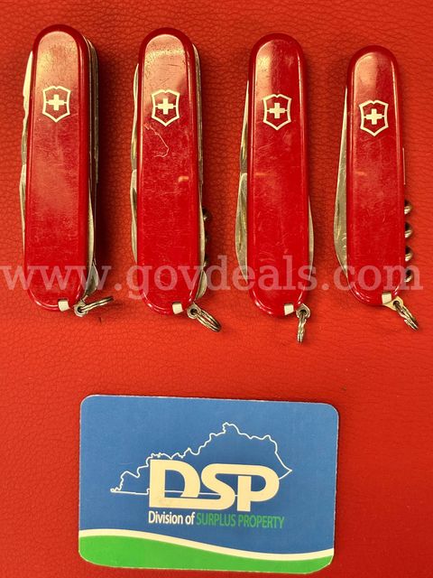 4 Victorinox Swiss Army Knives/PRE-OWNED/DS18835/100243/TSA