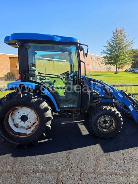 2008 New Holland TC45C4 Tractor with loader