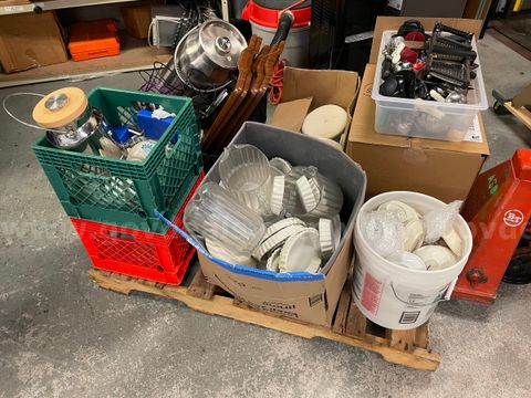 (2) pallets of Miscellaneous Kitchen/Food Service Supplies