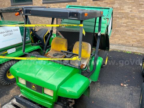 2000-2001 John Deere Gator 6x4 with Tilt Bed (NON-WORKING/FOR PARTS ONLY)
