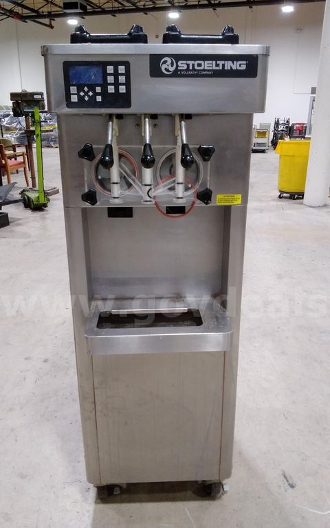 Stoelting floor standing twin-twist soft serve & Frozen yogurt machine. Model: F231-10912YG2-AD2. for parts or repair