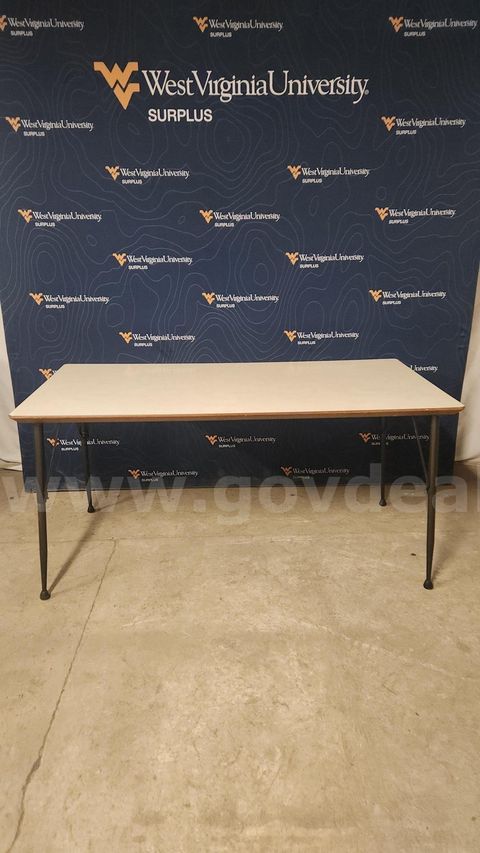 Height adjustable table
