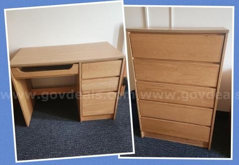 Dorm desk and dresser set
