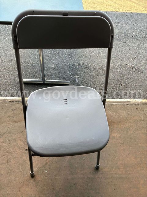 12 Folding Chairs