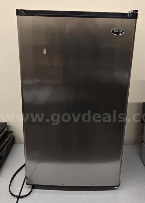 Sanyo Mini Refrigerator (Juneau, AK)
