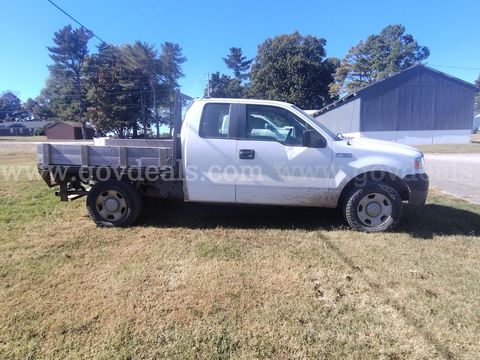 2008 Ford F150 87,158 miles, 5.4 V-8 gas, automatic, extended cab, 4 x 4, flatbed