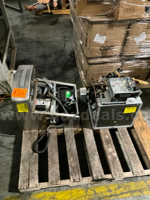 Kitchen Equipment (2 pcs)