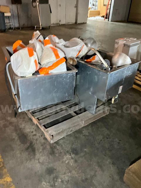 Kitchen Equipment (2 pcs)