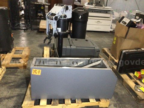 Lab Equipment (2 pcs)