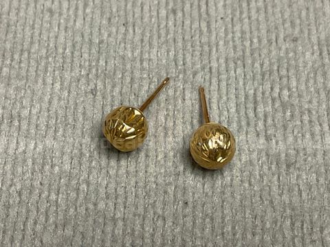 Gold Earrings, Weight .25g