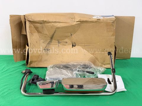 International Right-Hand Rear-View Mirror with Box, Model: 3757544C92 (Damaged Plastic)